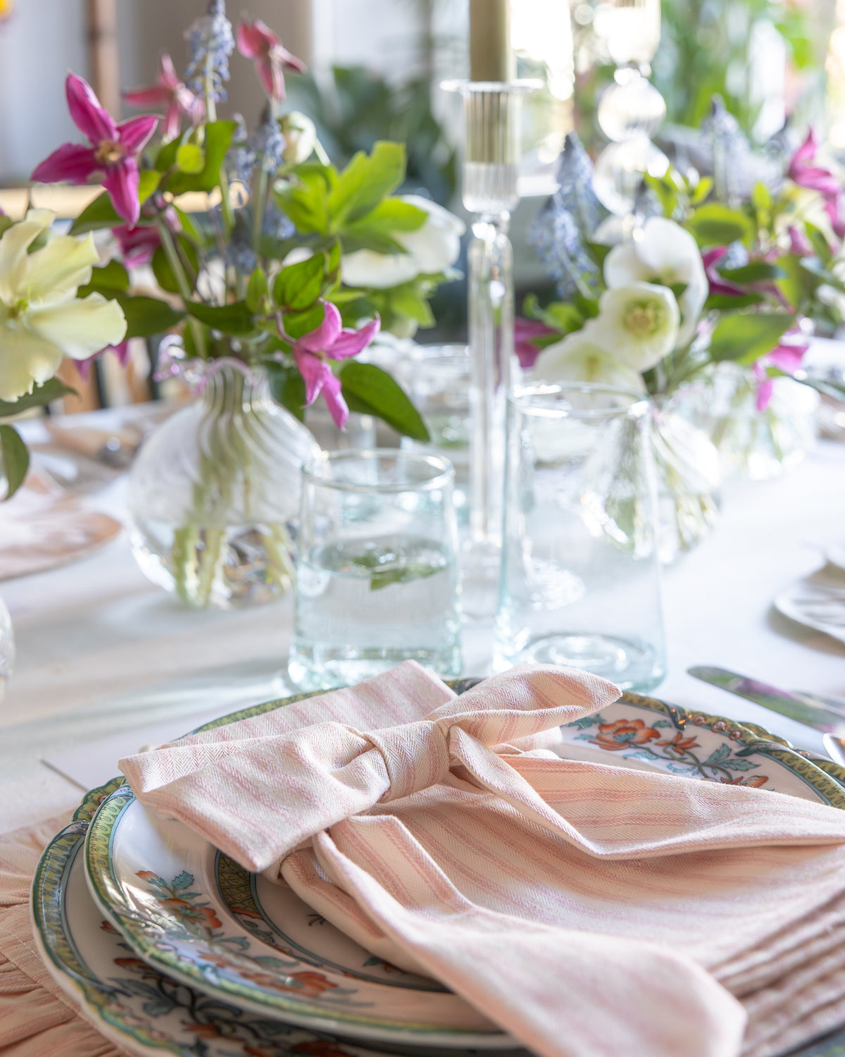 truffles and ruffles networking lunch in collaboration with fabric snug, beautiful ian mankin pink stripy napkin and bow place setting
